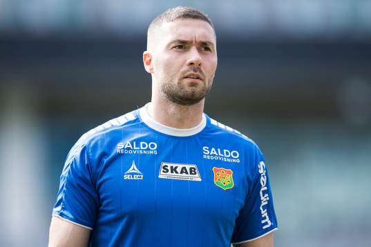 GAIS målvakt Mergim Krasniqi på line up innan