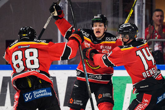 Luleås Julius Honka jublar