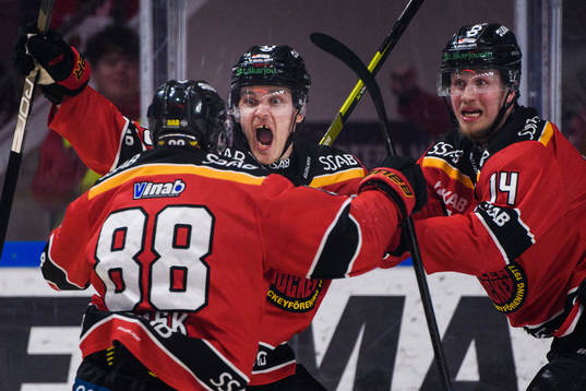 Luleås Julius Honka jublar