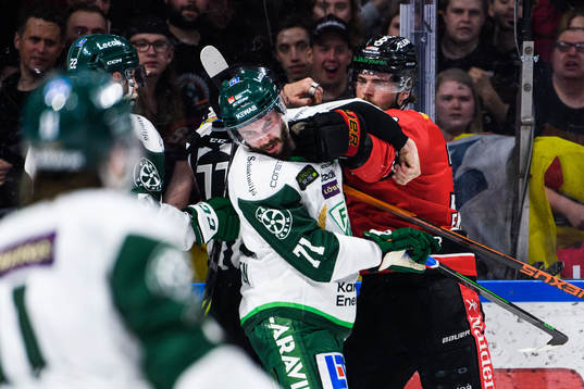 Färjestads Jesse Virtanen och Luleås Oscar Engsund
