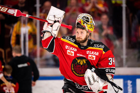 Luleås målvakt Joel Lassinantti jublar