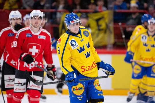 Linus Karlsson of Sweden looks dejected