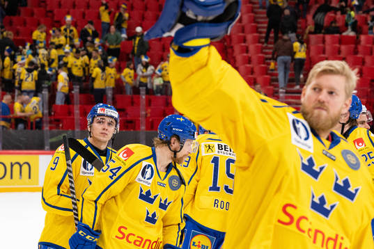 Linus Karlsson of Sweden celebrates
