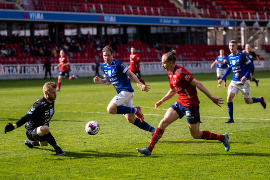 Norrbys målvakt Anton Cajtoft och Östers Jesper Jonasson
