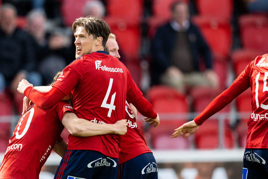 Östers spelare jublar