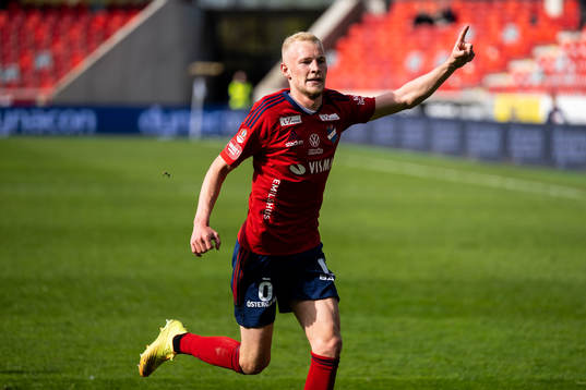 Östers Adam Bergmark Wiberg jublar