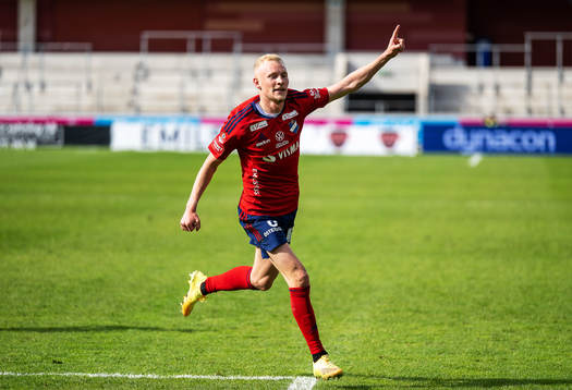 Östers Adam Bergmark Wiberg jublar