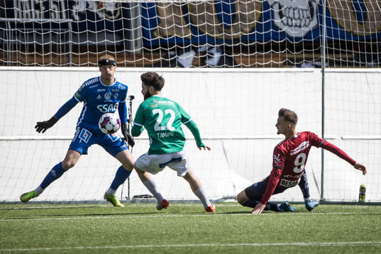 Brages målvakt Viktor Frodig och Jonathan Syberg Tamimi