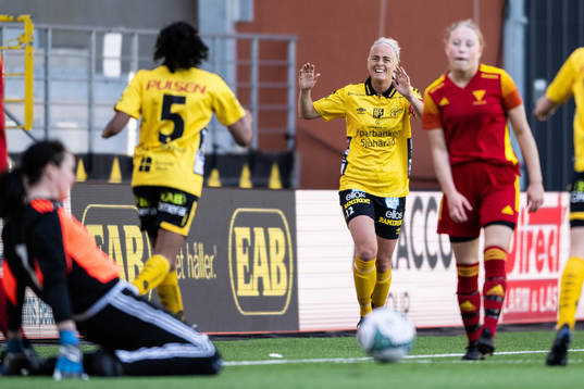 Elfsborgs Ellen Larsson jublar