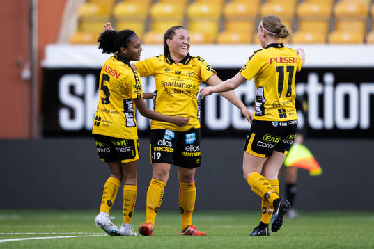 Elfsborgs Johanna Kalinski Köhlqust jublar med Vanessa