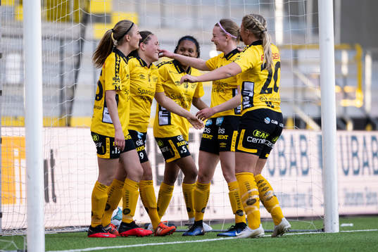 Elfsborgs Johanna Kalinski Köhlqust jublar med Saga