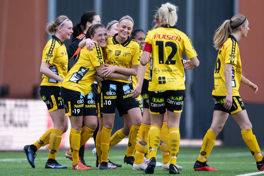 Elfsborgs Johanna Kalinski Köhlqust jublar med Matilda