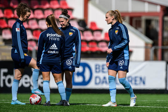 Djurgårdens Julia Walentowicz, Hayley Dowd och Kamilla