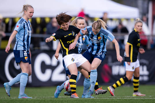 s Honoka Hayashi och Djurgårdens Sara Olai