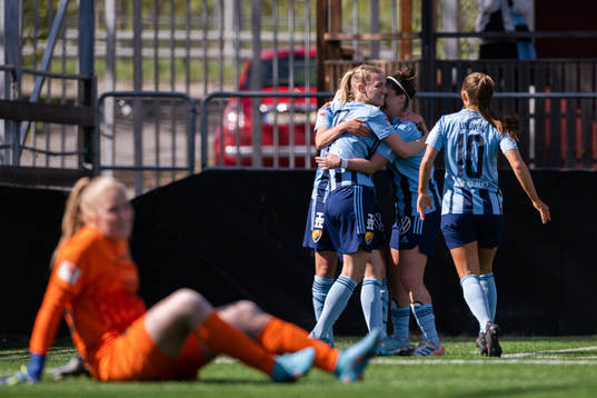 Djurgårdens Sara Olai , Hayley Dowd och Tilde Lindwall
