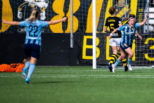 Djurgårdens Hayley Dowd jublar