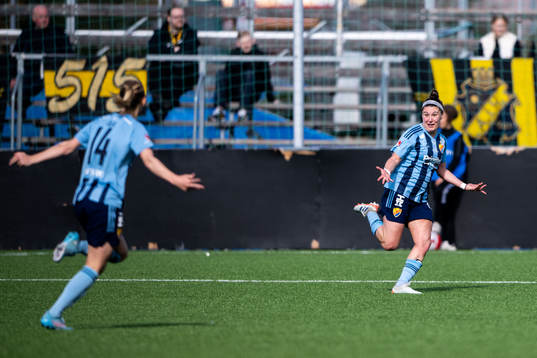 Djurgårdens Hayley Dowd jublar