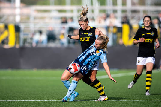 s Remy Siemsen och Djurgårdens Tove Almqvist
