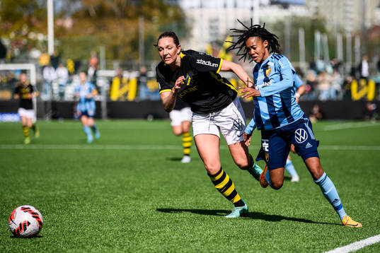 s Jennie Nordin och Djurgårdens Linda Maserame Motlhalo