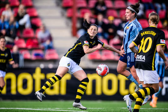 s Linda Hallin och Djurgårdens Hayley Dowd
