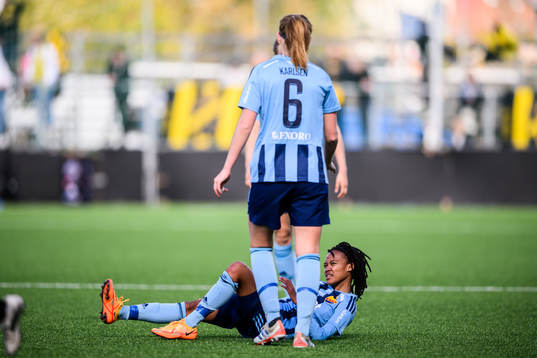 Djurgårdens Linda Maserame Motlhalo har ont