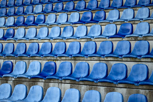Tomma stolar före fotbollsmatchen i Allsvenskan mellan