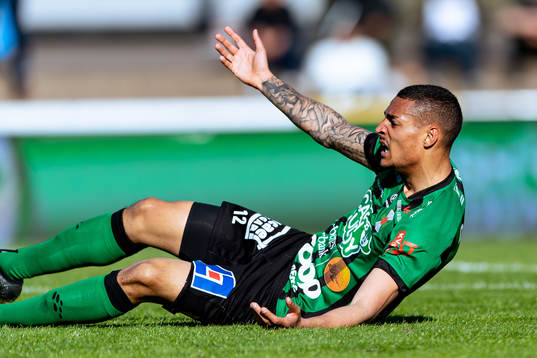 Varbergs Simon Karlsson Adjei reagerar
