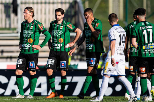 Varbergs Hampus Zachrisson och Oliver Stanisic deppar