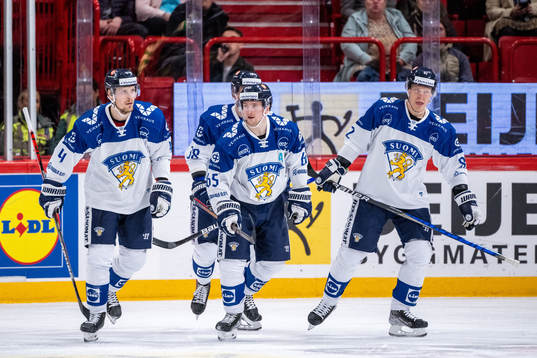 Players of Finland celebrates 2-1