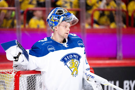 Goalkeeper Harri Säteri of Finland