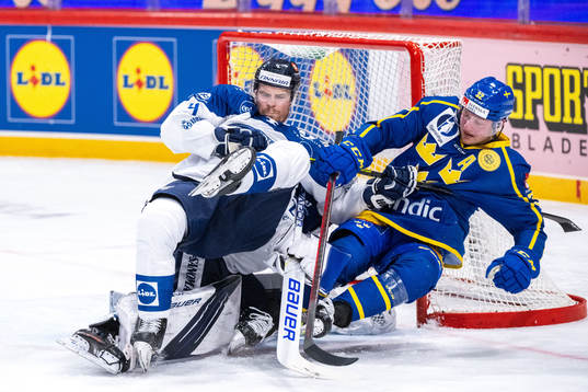 Mikko Lehtonen of Finland and Lucas Wallmark of Sweden