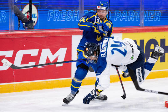 Rasmus Asplund of Sweden against Hannes Björninen of