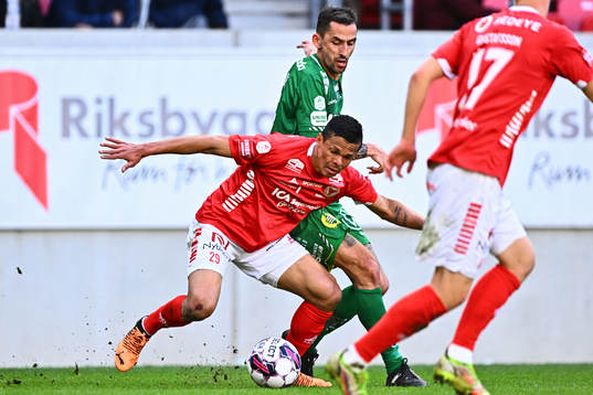 Kalmars Romario Pereira Sipiao och Hammarbys Loret Sadiku