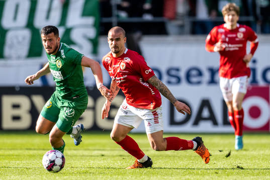 Hammarbys Astrit Selmani och Kalmars Douglas Bergqvist
