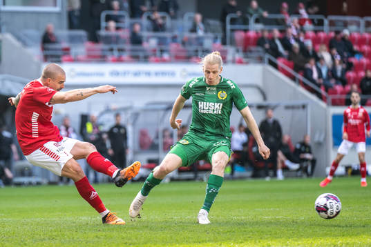Kalmars Douglas Bergqvist och Hammarbys Gustav Ludwigson