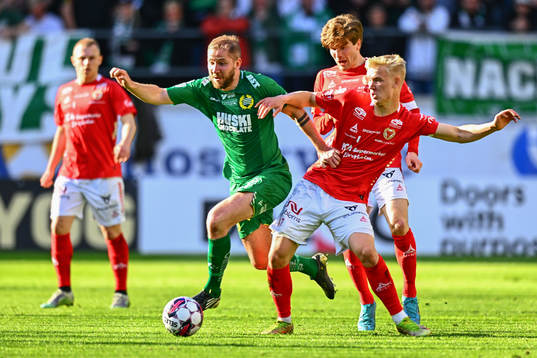 Hammarbys Darijan Bojanic och Kalmars Carl Gustafsson