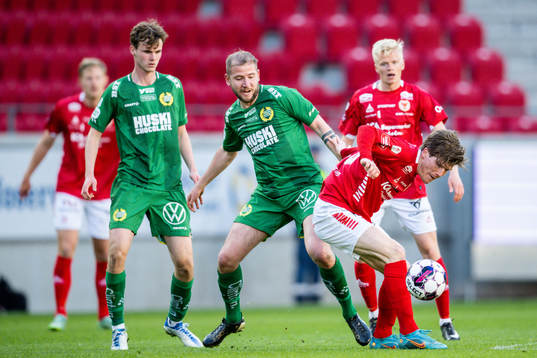 Hammarbys Darijan Bojanic och Kalmars Oliver Berg