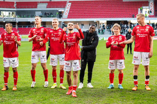 Kalmars spelare jublar