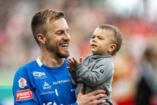 Kalmars målvakt Ricardo Friedrich med sin son