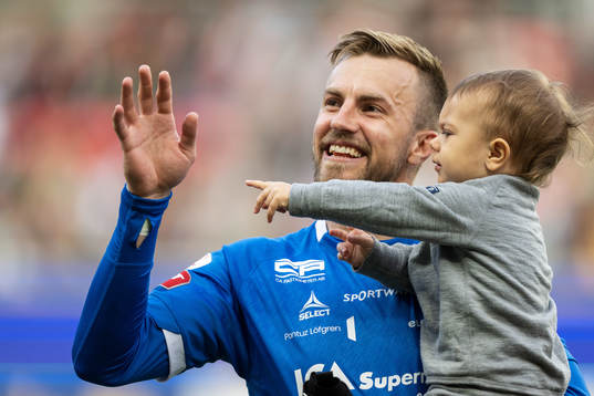 Kalmars målvakt Ricardo Friedrich med sin son