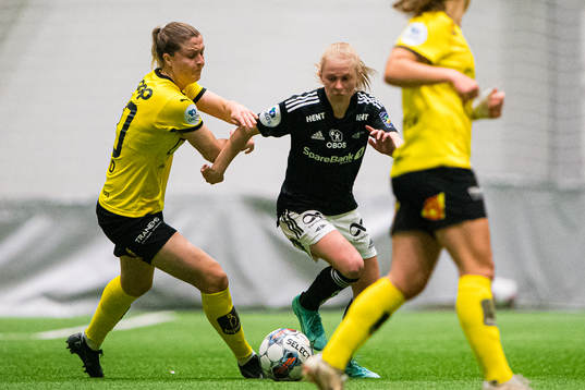 Ingrid Marie Karlsen Spord of LSK Kvinner and Emilie Marie