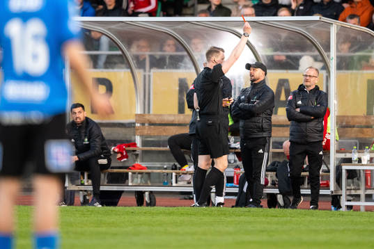 Skövdes tränare Tobias Linderoth får rött kort