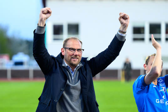Halmstads tränare Magnus Haglund jublar