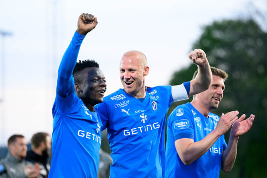 Halmstads Thomas Boakye och Andreas Johansson jublar