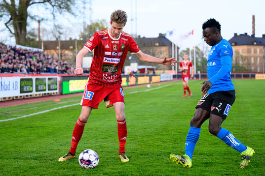 Skövdes Mikael Mörk och Halmstads Thomas Boakye