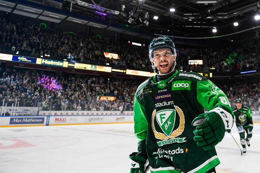 Färjestads Theodor Lennström jublar