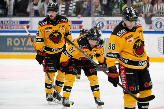 Luleås Oscar Engsund , Juhani Tyrväinen och Joonas Rask