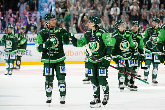 Färjestads Mattias Göransson och Joakim Nygård jublar