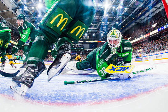 Färjestads målvakt Dominik Furch