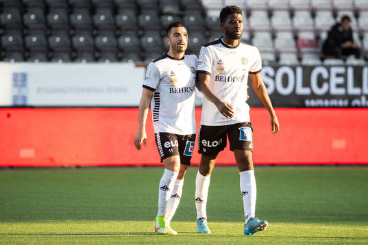 Örebros Jiloan Hamad och Nasiru Moro deppar